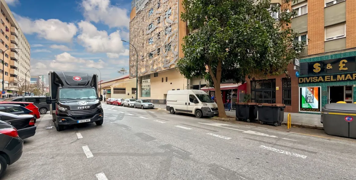 Sale of middle floor apartment in Perchel Sur 53