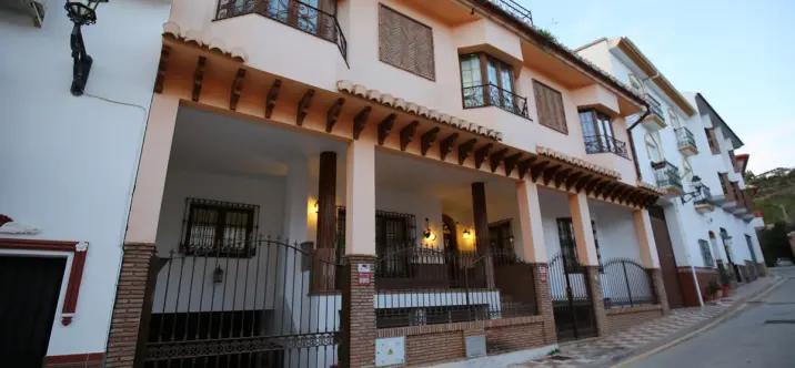 Sale of detached villa in Benamargosa 1