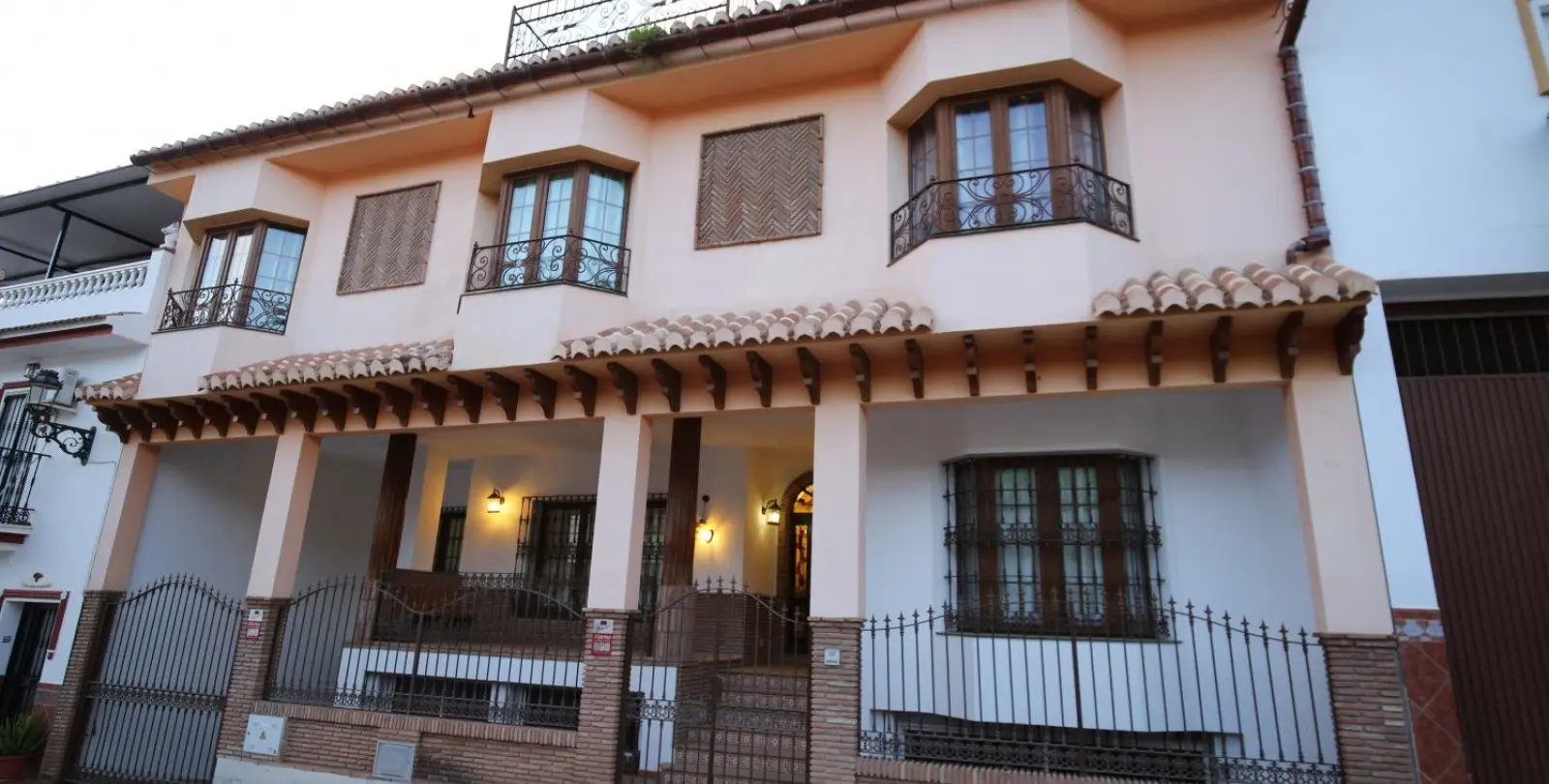 Sale of detached villa in Benamargosa 1