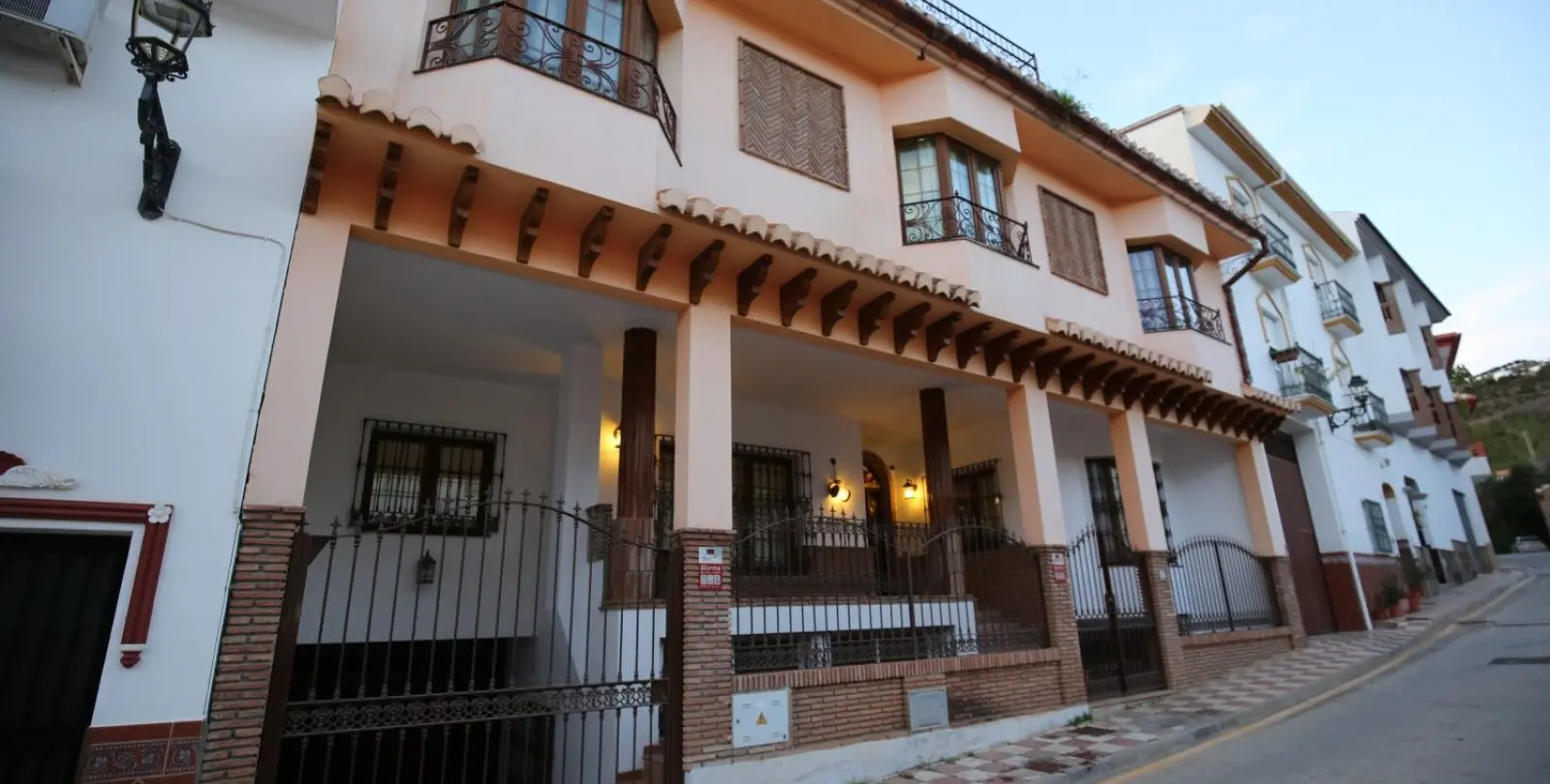 Sale of detached villa in Benamargosa 2