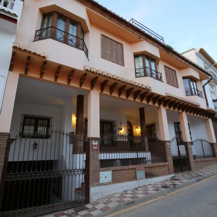 Sale of detached villa in Benamargosa