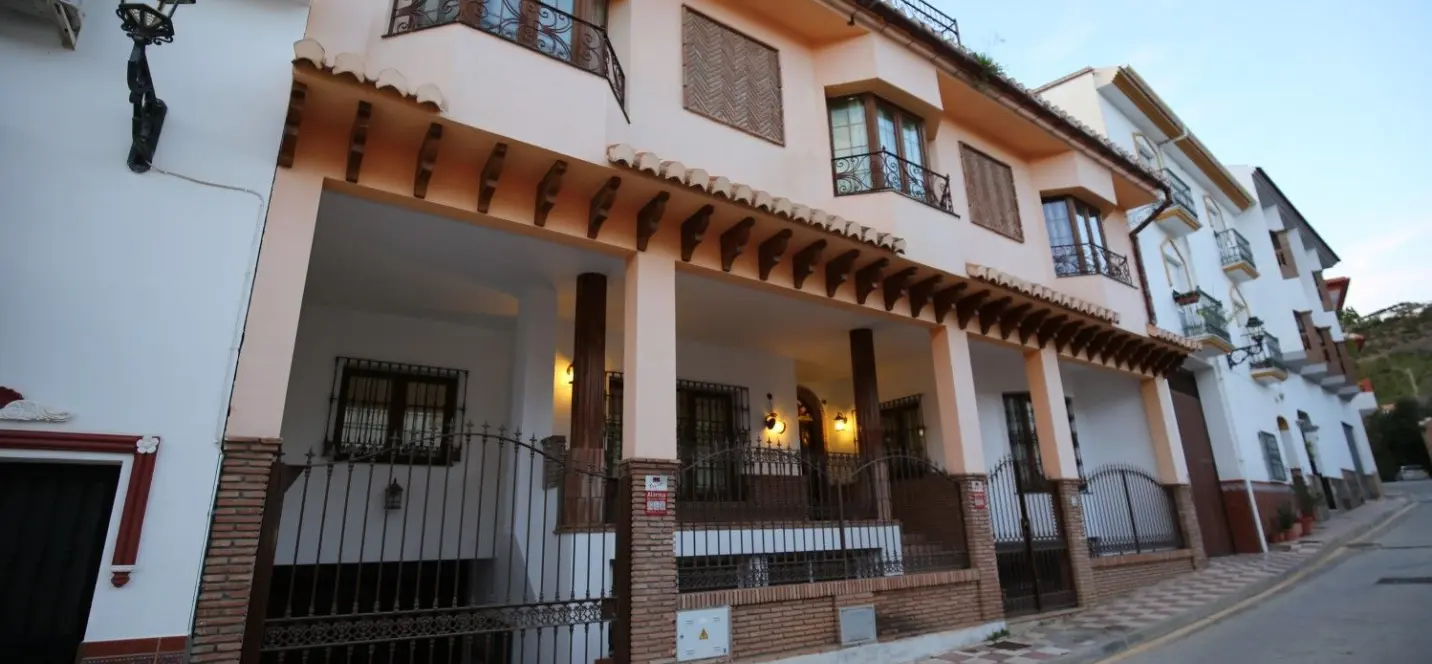 Sale of detached villa in Benamargosa 1