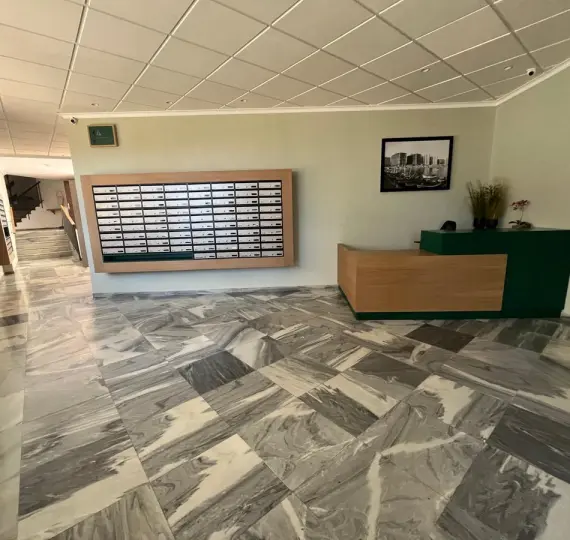 Продажа апартаментов на среднем этаже в Marbella