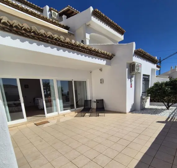 Продажа апартаментов на первом этаже в Benalmadena