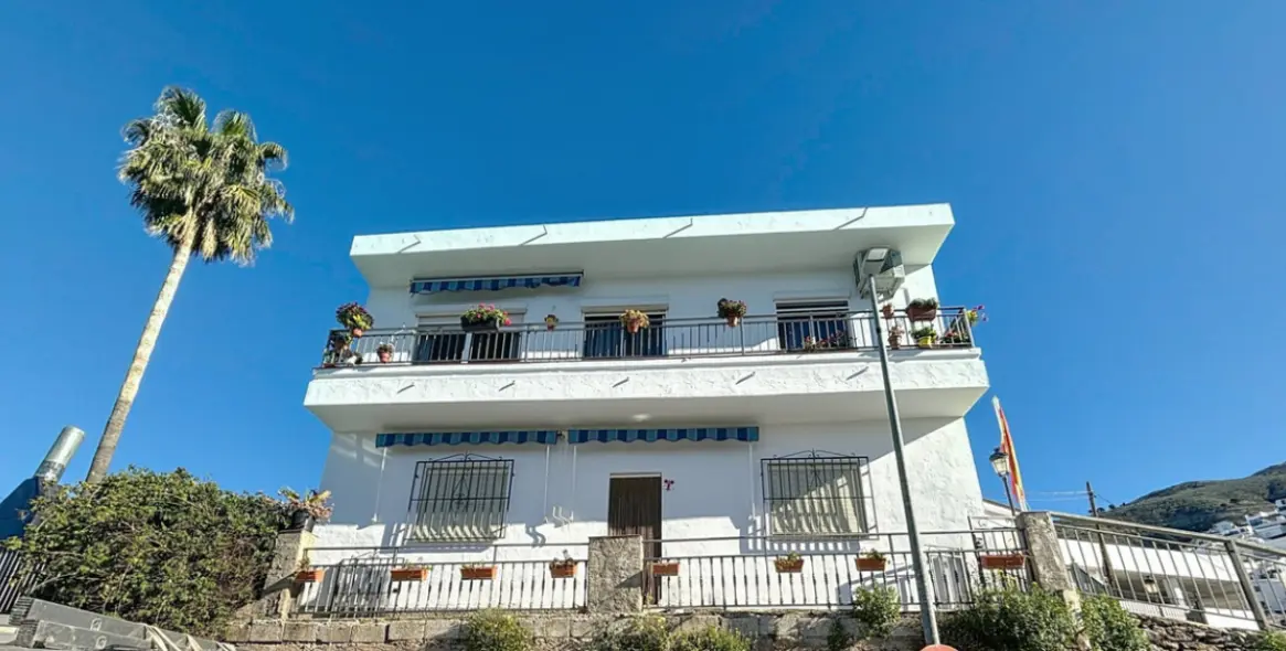 Sale of detached villa in Cómpeta 1