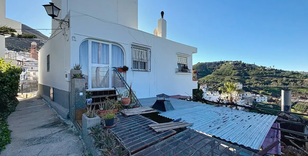 Sale of detached villa in Cómpeta 2