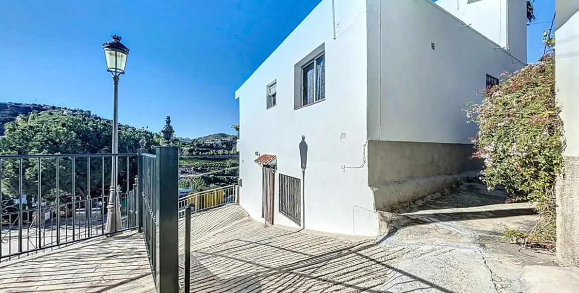 Sale of detached villa in Cómpeta 37