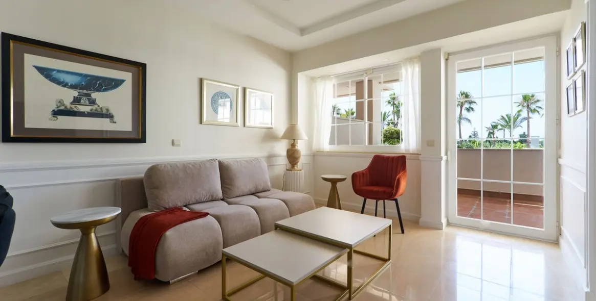 Short-term rent of middle floor apartment in The Golden Mile 1