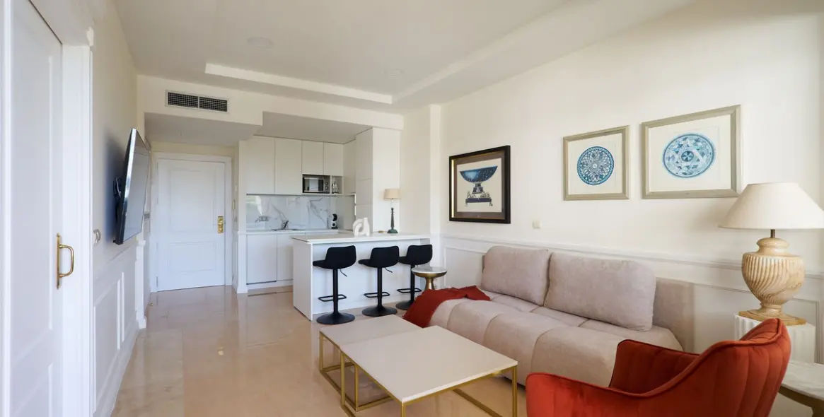Short-term rent of middle floor apartment in The Golden Mile 2
