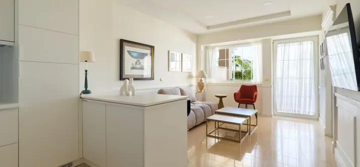 Short-term rent of middle floor apartment in The Golden Mile 2