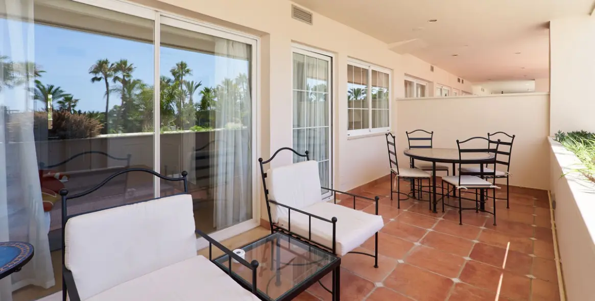 Short-term rent of middle floor apartment in The Golden Mile 5