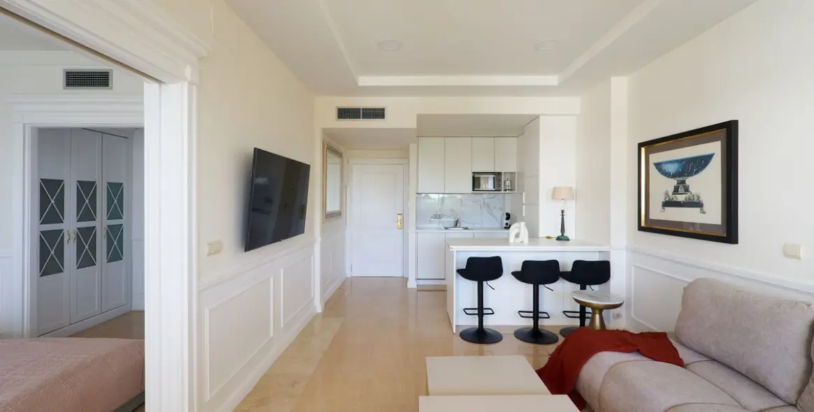 Short-term rent of middle floor apartment in The Golden Mile 6