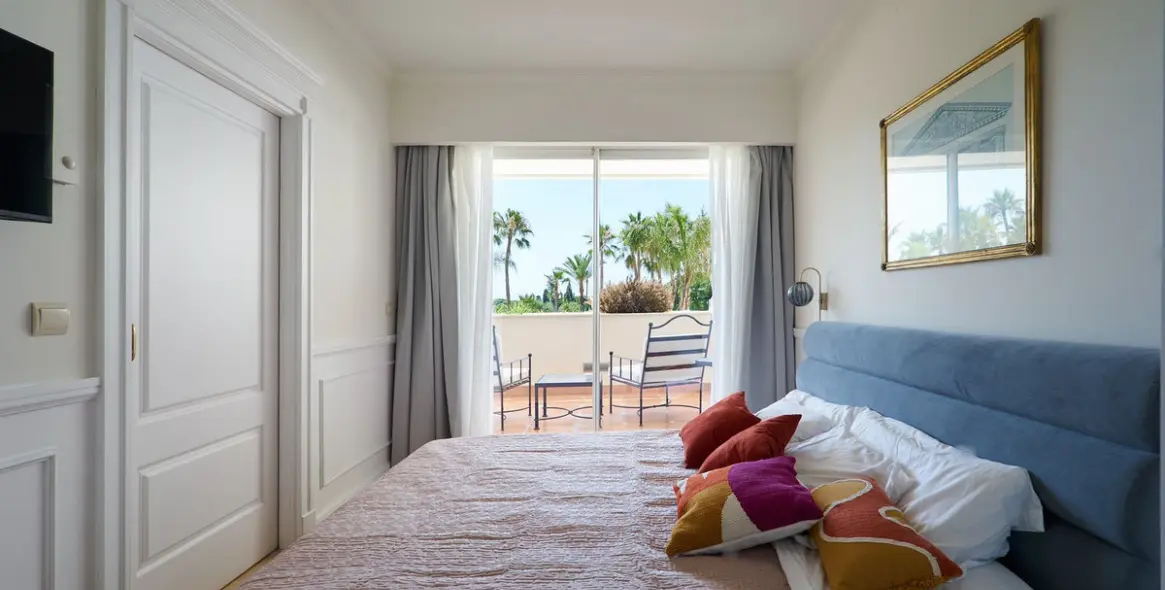 Short-term rent of middle floor apartment in The Golden Mile 8