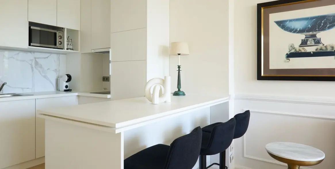 Short-term rent of middle floor apartment in The Golden Mile 13