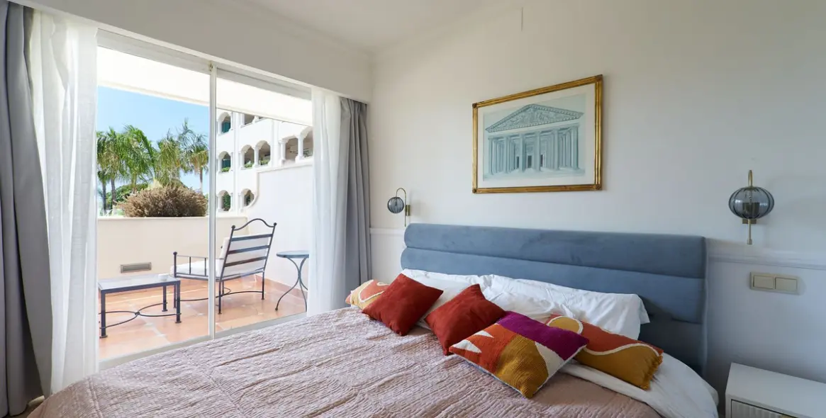 Short-term rent of middle floor apartment in The Golden Mile 14