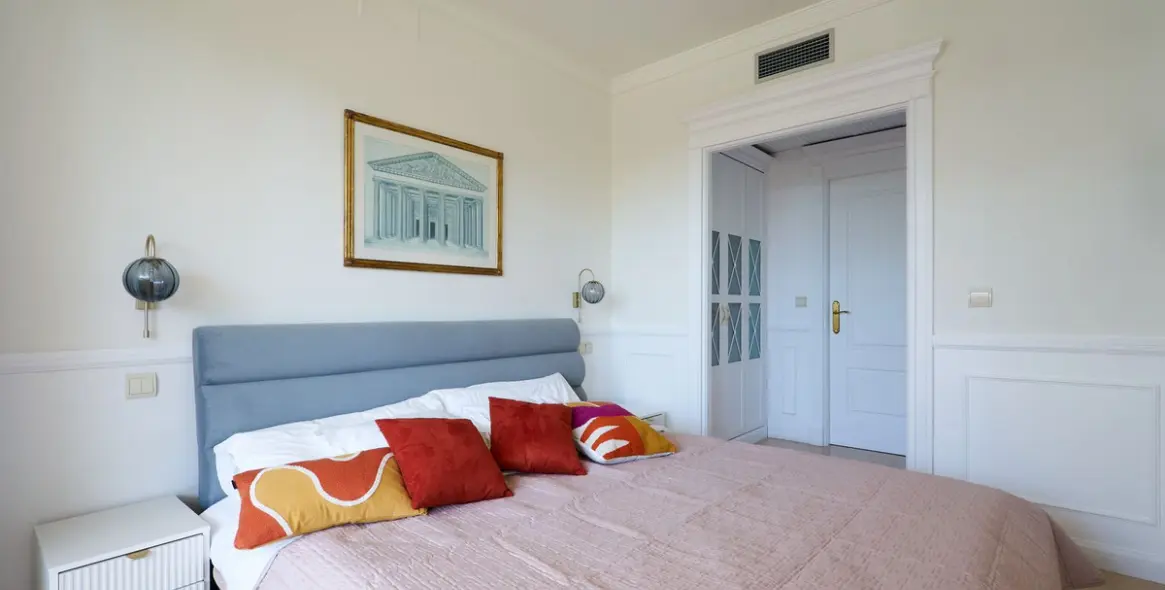 Short-term rent of middle floor apartment in The Golden Mile 15