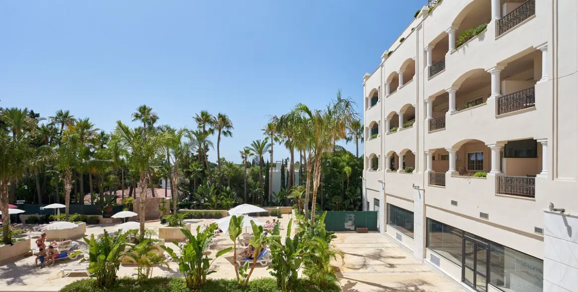 Short-term rent of middle floor apartment in The Golden Mile 18