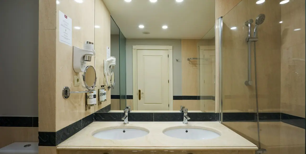 Краткосрочная аренда апартаментов на среднем этаже в The Golden Mile 21