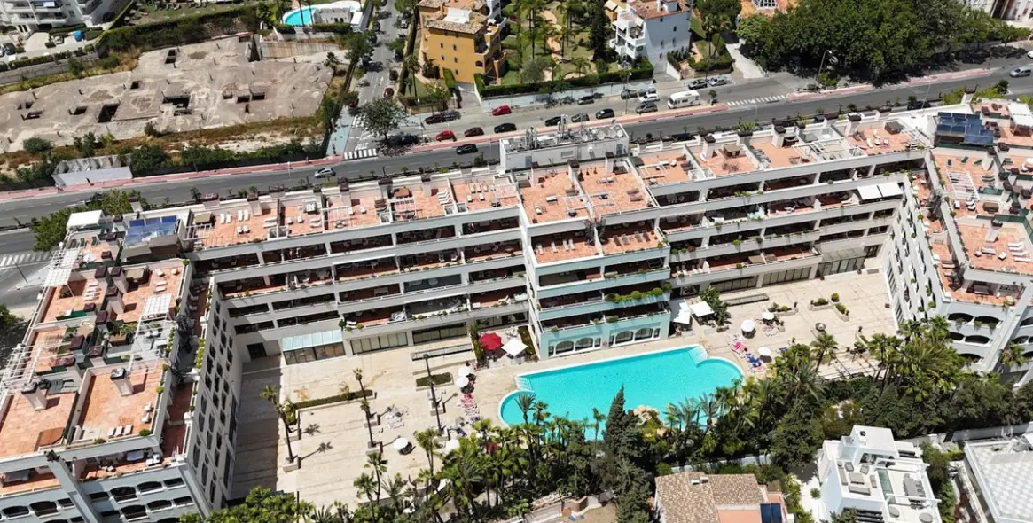 Краткосрочная аренда апартаментов на среднем этаже в The Golden Mile 27