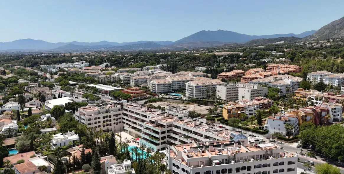 Краткосрочная аренда апартаментов на среднем этаже в The Golden Mile 29