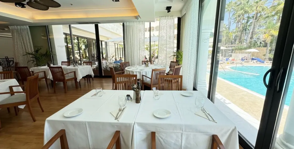 Краткосрочная аренда апартаментов на среднем этаже в The Golden Mile 32