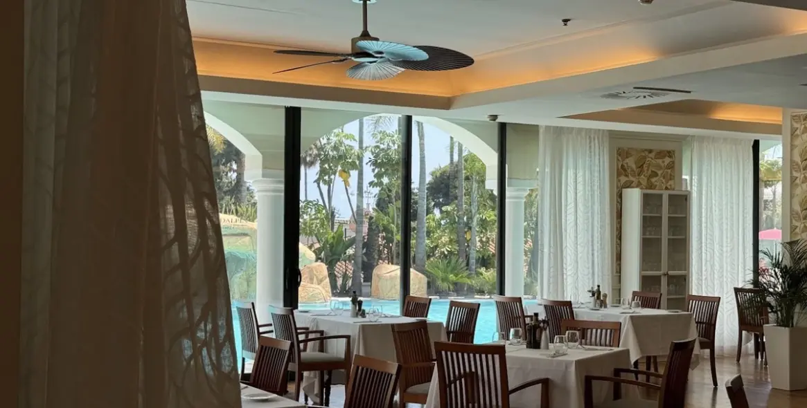 Краткосрочная аренда апартаментов на среднем этаже в The Golden Mile 35