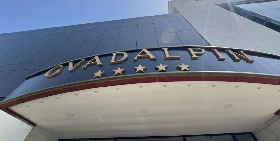 Краткосрочная аренда апартаментов на среднем этаже в The Golden Mile 37