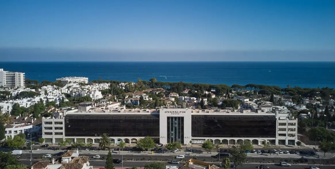 Краткосрочная аренда апартаментов на среднем этаже в The Golden Mile 38