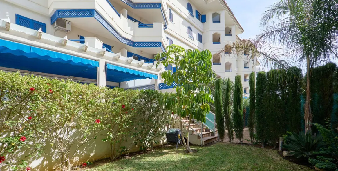 Sale of ground floor apartment in San Luis de Sabinillas 34