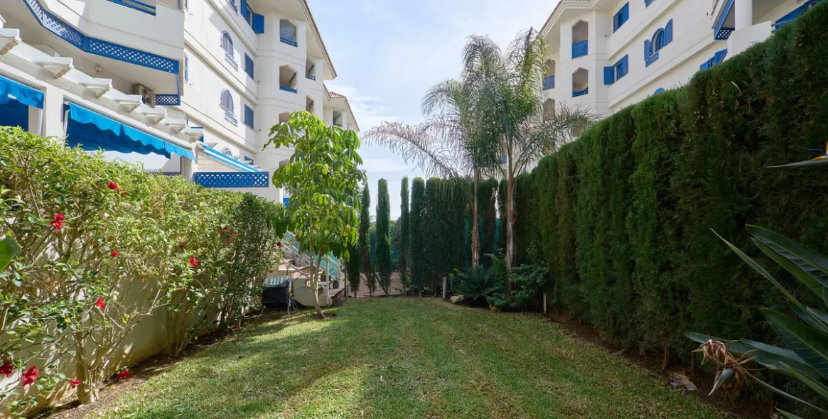 Sale of ground floor apartment in San Luis de Sabinillas 36