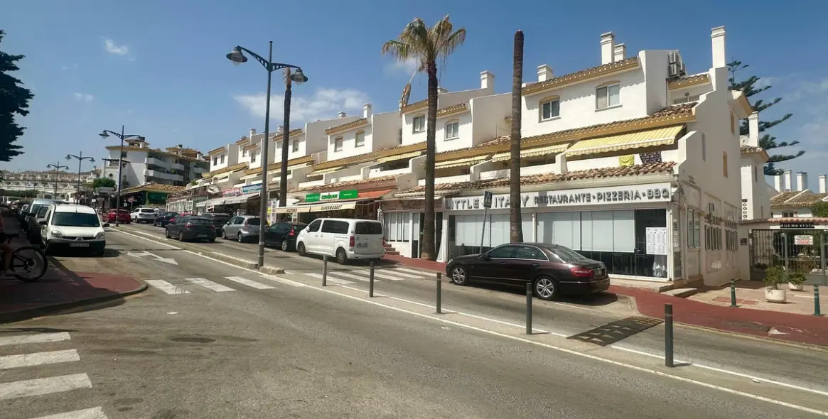 Sale of penthouse in Calahonda 1