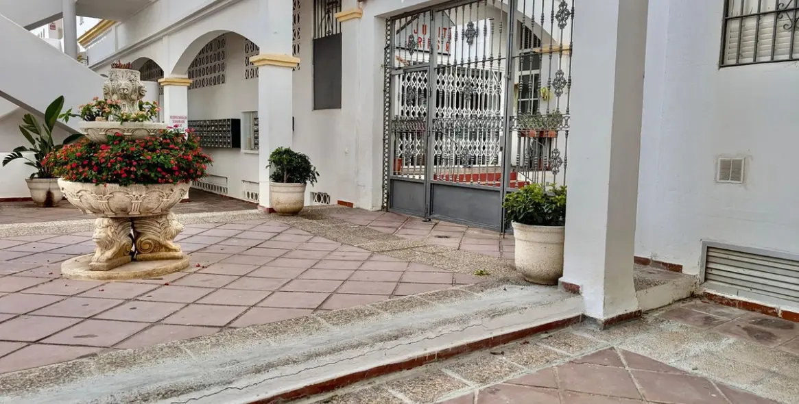 Sale of penthouse in Calahonda 3