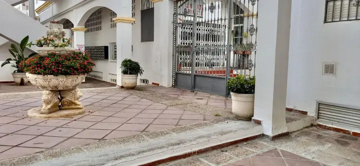 Sale of penthouse in Calahonda 2