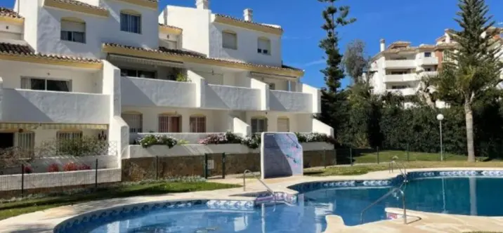 Sale of penthouse in Calahonda 3