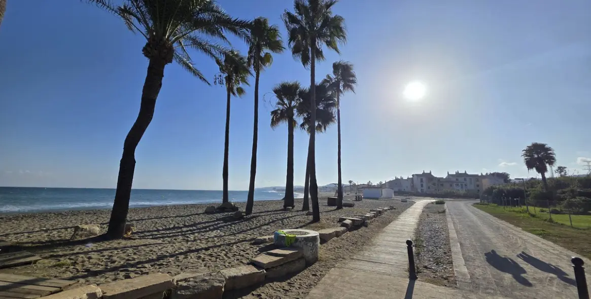 Sale of ground floor apartment in Casares Playa 46