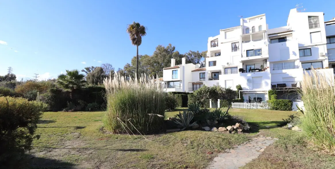Sale of ground floor apartment in Casares Playa 52