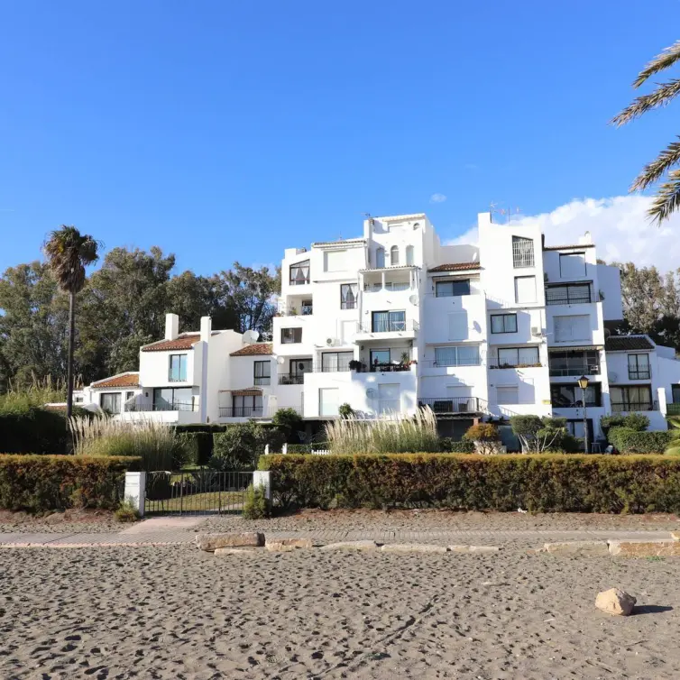 Продажа апартаментов на первом этаже в Casares Playa