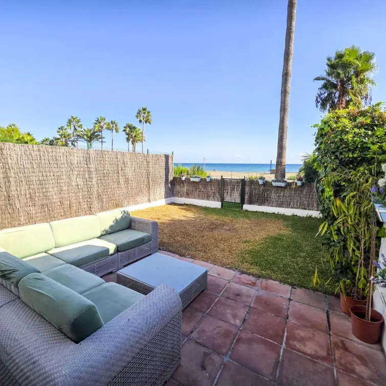 Продажа апартаментов на первом этаже в Casares Playa