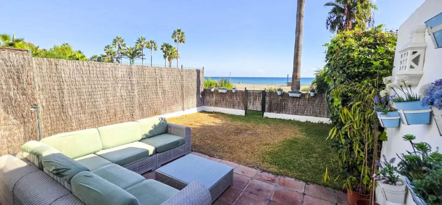 Продажа апартаментов на первом этаже в Casares Playa 1