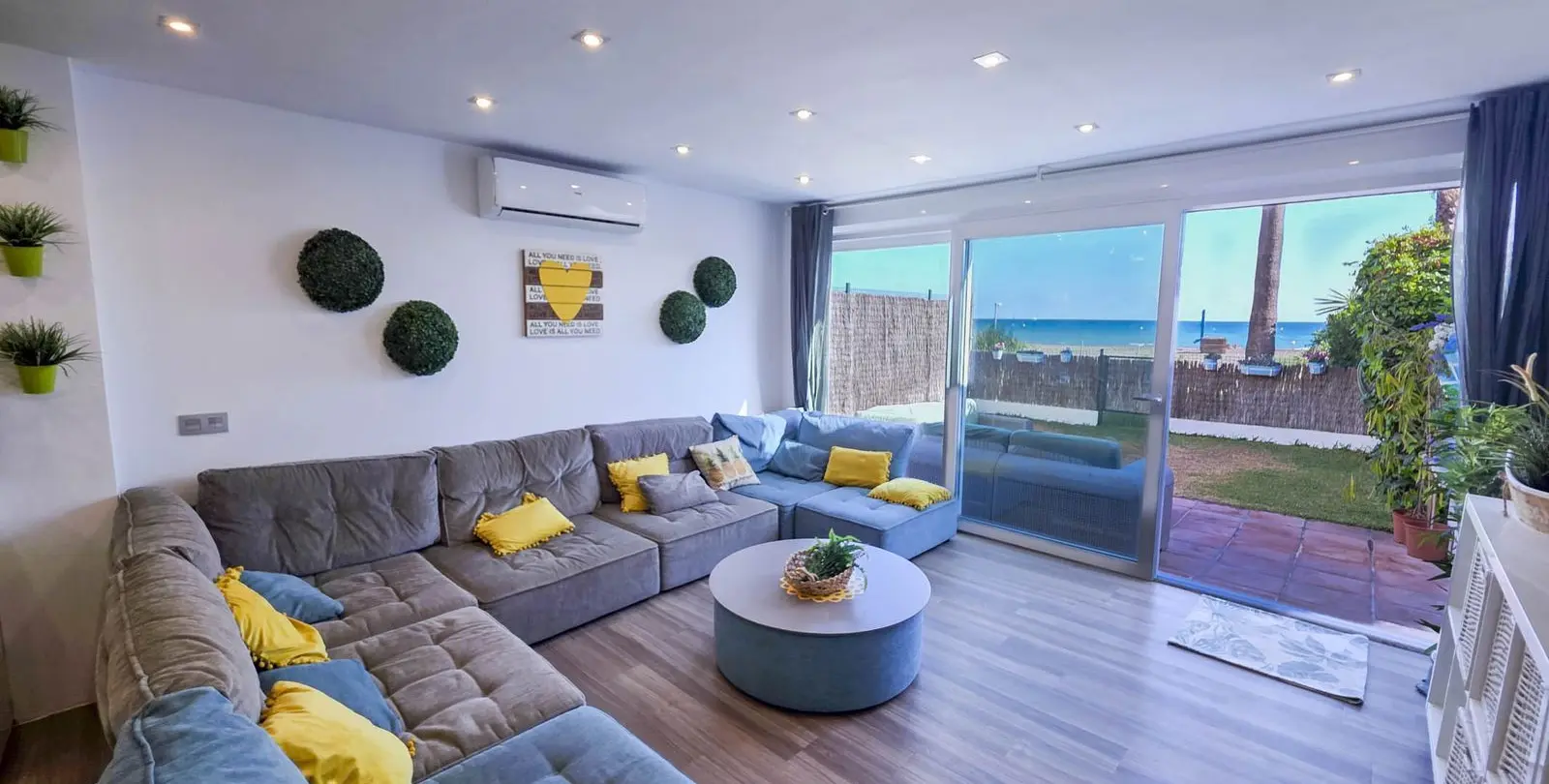 Sale of ground floor apartment in Casares Playa 21