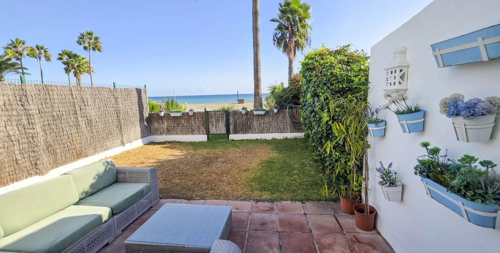 Sale of ground floor apartment in Casares Playa 25