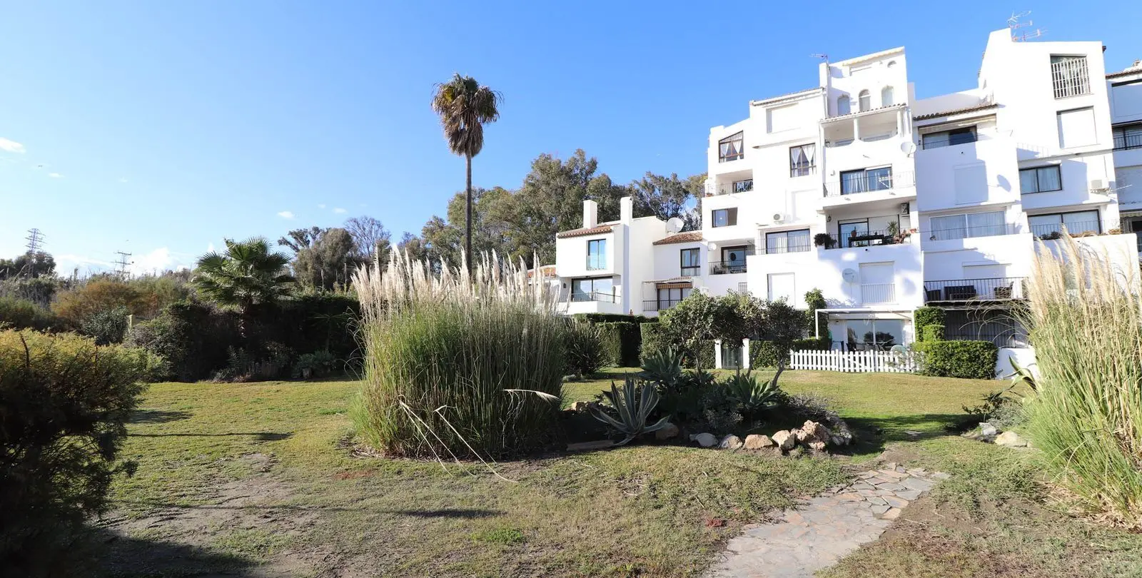 Sale of ground floor apartment in Casares Playa 52