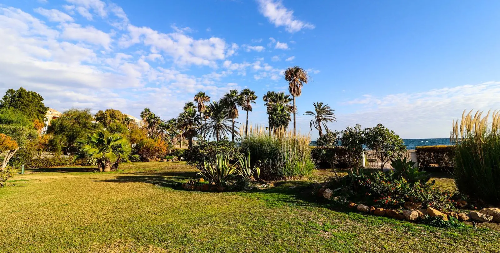Sale of ground floor apartment in Casares Playa 58