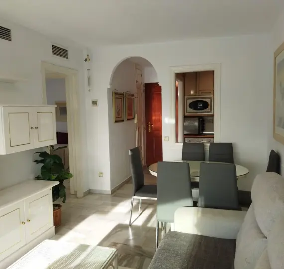 Продажа апартаментов на среднем этаже в Marbella