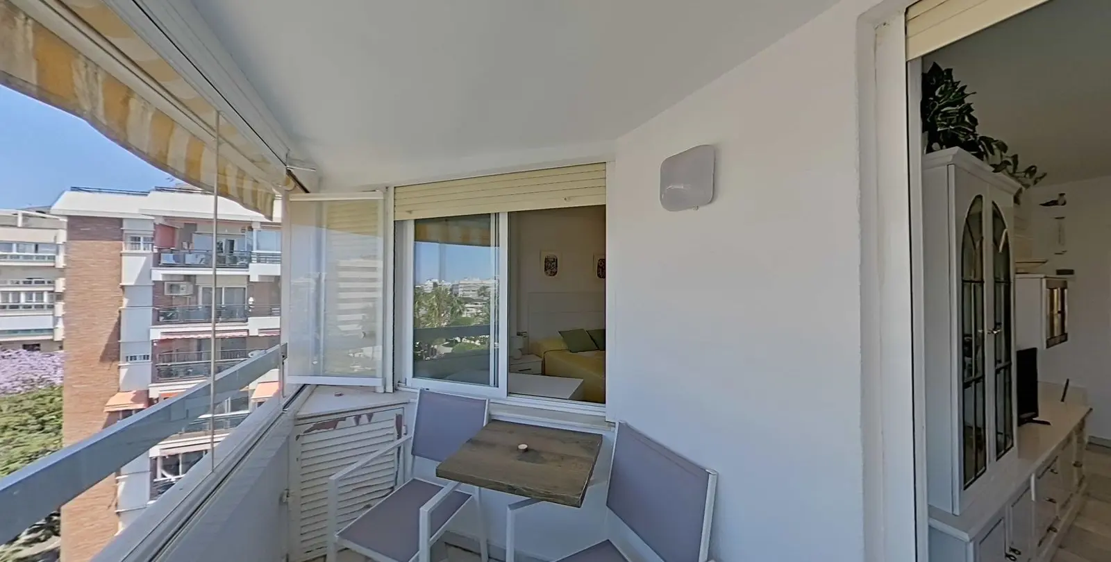 Sale of middle floor apartment in Marbella 2