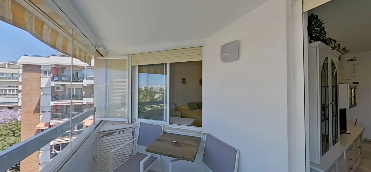 Sale of middle floor apartment in Marbella 1