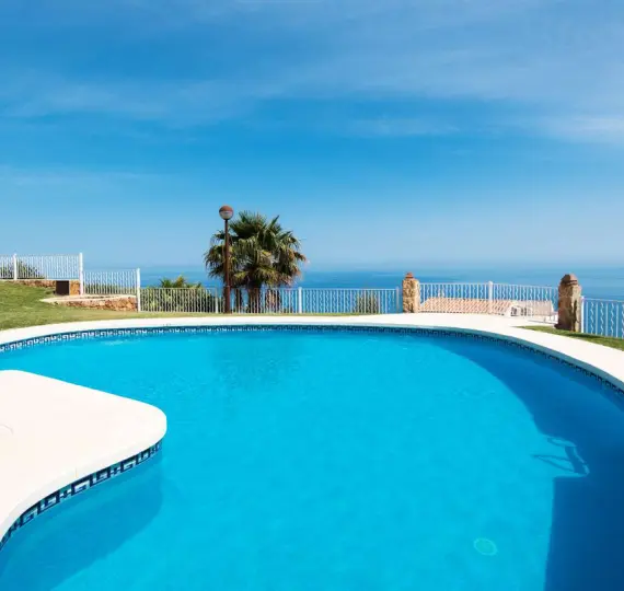 Venta de apartamento en planta media en Benalmadena