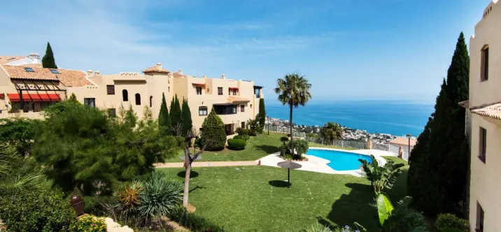 Venta de apartamento en planta media en Benalmadena 2