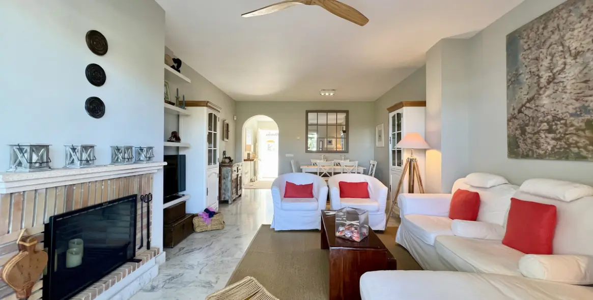 Продажа апартаментов на среднем этаже в Guadalmina Baja 2