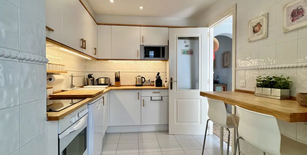 Продажа апартаментов на среднем этаже в Guadalmina Baja 3